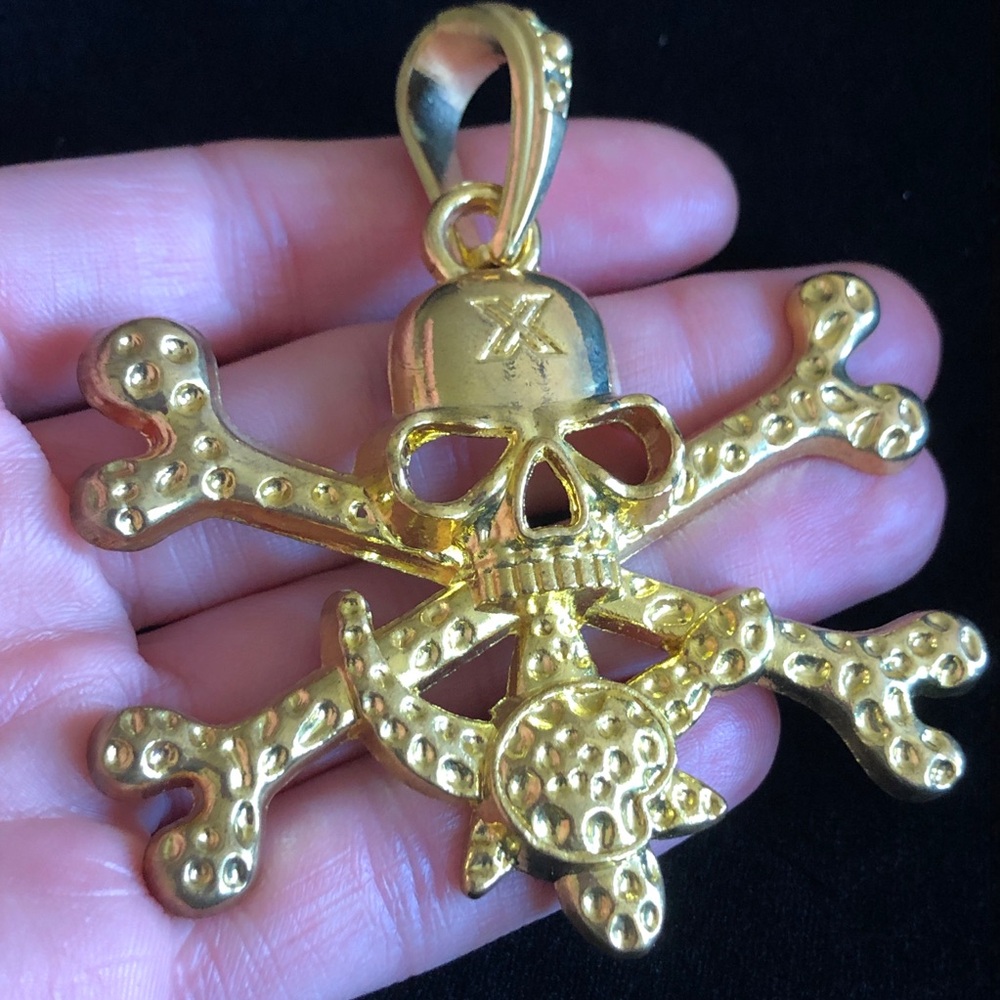 Gold Tone Skull and Crossbones Pendant
